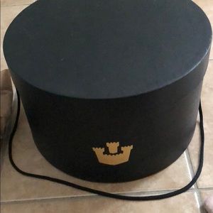 Medium size Goorin Bros hat box